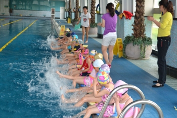 回龙观儿童启蒙游泳培训